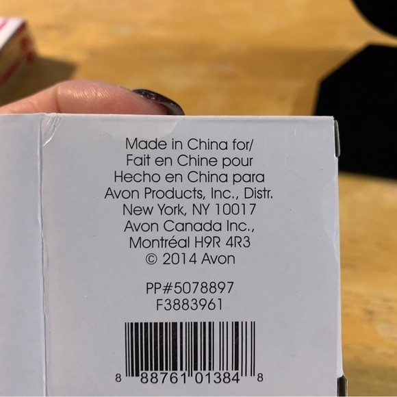 Avon Seasonal Shakes Red and Silvertone stocking Necklace NIB 2014 - Picture 4 of 7